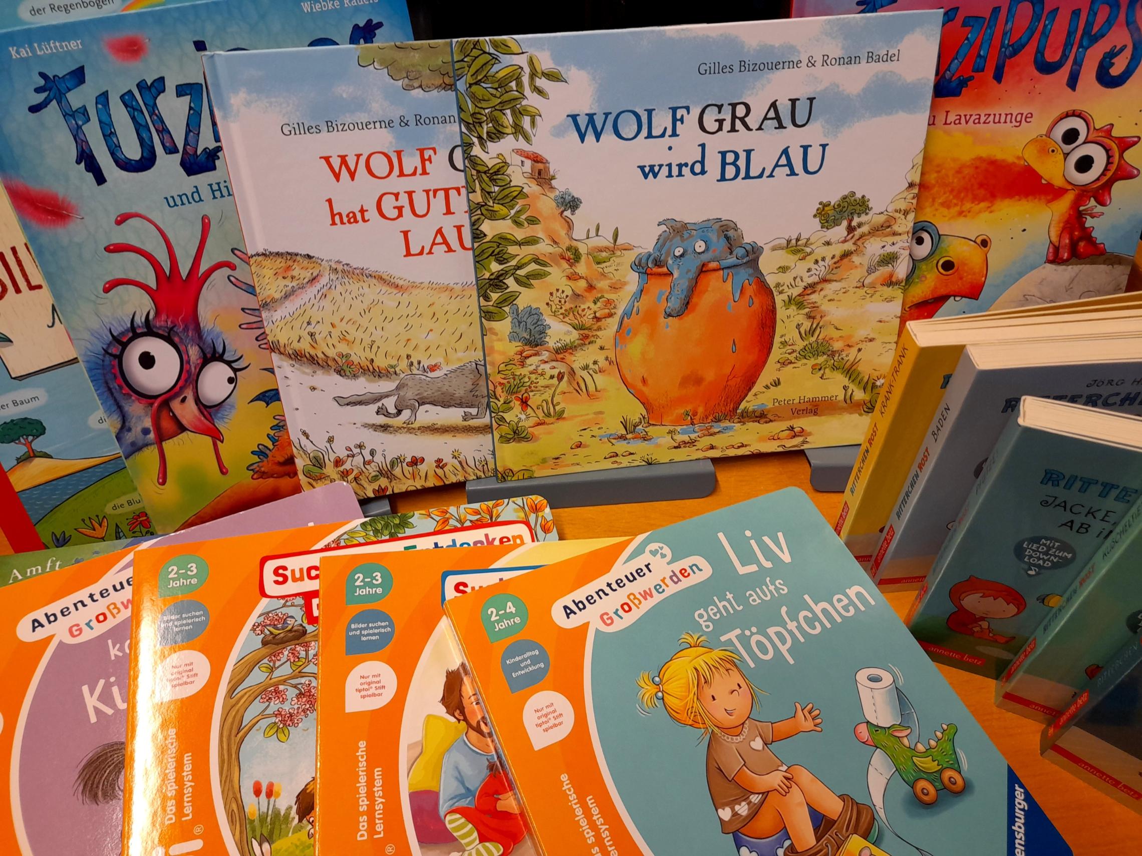 Wir freuen uns über schöne neue Bilderbücher! (c) privat