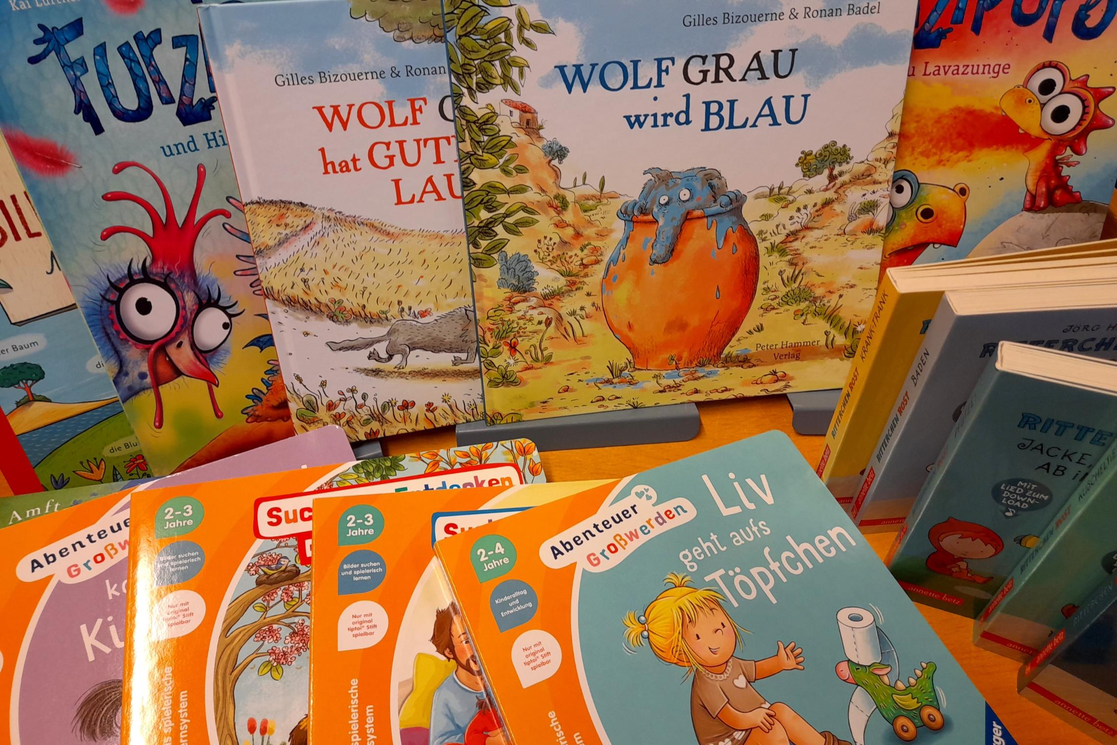 Wir freuen uns über schöne neue Bilderbücher! (c) privat